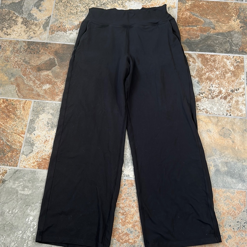 Lululemon wide leg Black high rise pant size 12